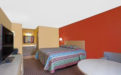 Knights Inn - Wildersville, TN