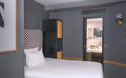 Snob Hotel