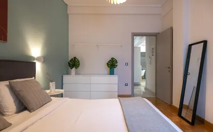 Phaedrus Living: City Center Luxury Flat Iofontos