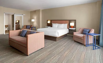 La Quinta Inn & Suites By Wyndham Queens NYC/JFK AirTrain