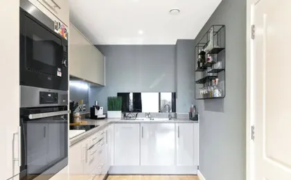 Londonaprt/1bed/balcony/gym/tv/wifi