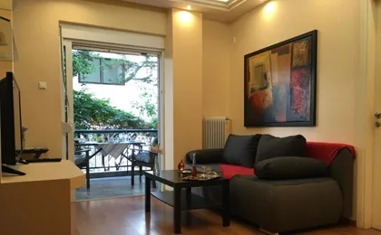 A2 Cute Vouliagmeni Apt in a Unique Spot