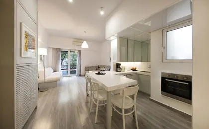 Artistic apartment in the middle of everything by VillaRentalsgr