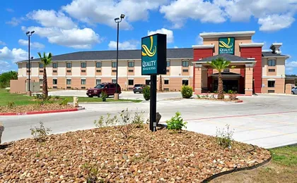 Quality Inn & Suites Kenedy - Karnes City
