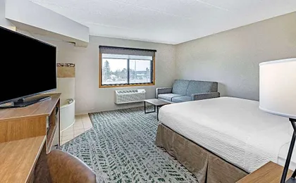 AmericInn by Wyndham Proctor Duluth Black Woods Conv Ctr