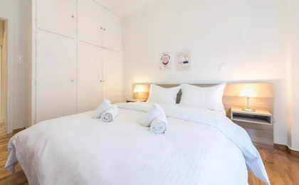 Bright 2 Bdrm Apt in the Heart of Athens