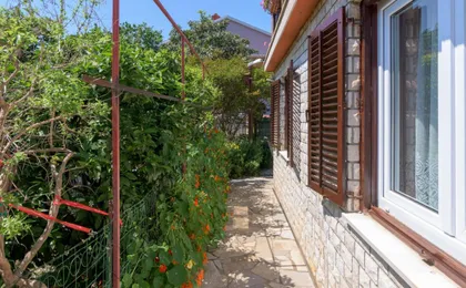 Apartments with Parking Space Pula - 16053