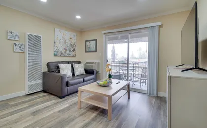 Sip, Golf & Explore: Pleasanton Retreat!