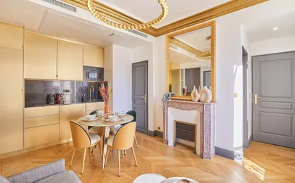 Superb AC- 2bdr Apartement Montaigne/arc de Triomphe