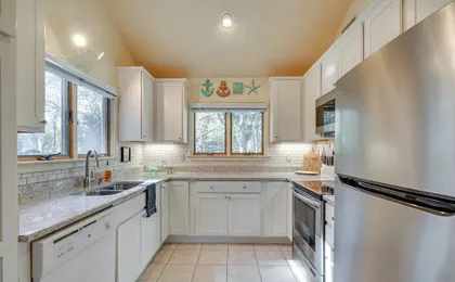 1/2 Mi to Beach Access: Southern Shores Gem + Deck