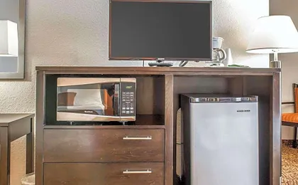 Rodeway Inn & Suites Near Okoboji Lake