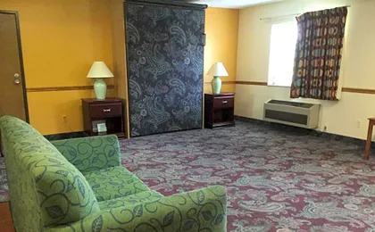 Super 8 by Wyndham Imlay City