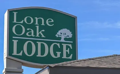 Lone Oak Lodge