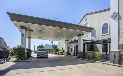 Days Inn & Suites by Wyndham Nasa Space Center Houston