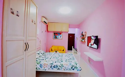 Avatar Fireworks Queen Bed Studio in Center Futian