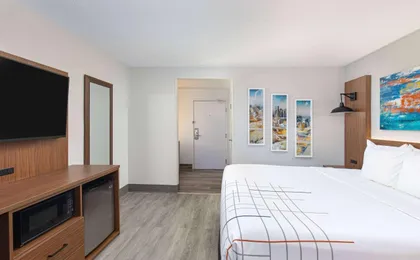La Quinta Inn & Suites by Wyndham Nashville Airport