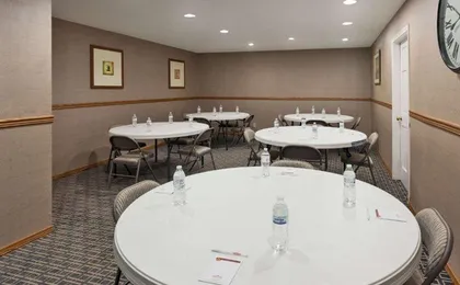 Hawthorn Suites by Wyndham Dearborn/Detroit Mi