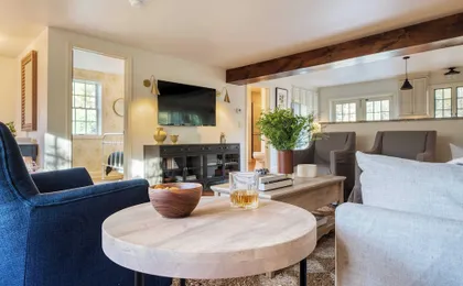4bdr Heritage Estate w/ Pool, Private Pond, Fire Pit Cortland by Avantstay