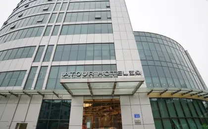 Guangzhou Railway Station Sanyuanli Subway Station Atour Hotel（Yueqiao Building)