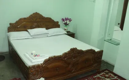 Royal Guest House & Service Apartment