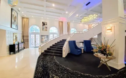 Deluxe Beach Resort - HORA RENTALS