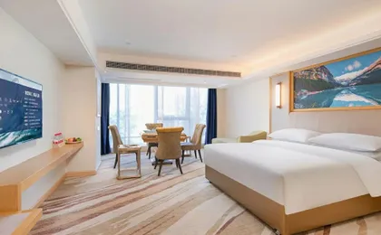 Vienna International Hotel (South Gate of Shenzhen International Convention and Exhibition Center)