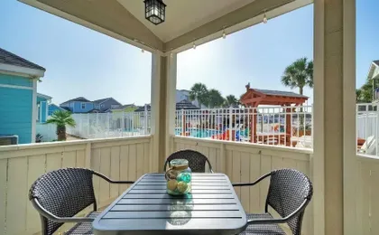 Sleeps 27 3 Homes Near the Beach, Pools, Dining & Entertainment by Avantstay