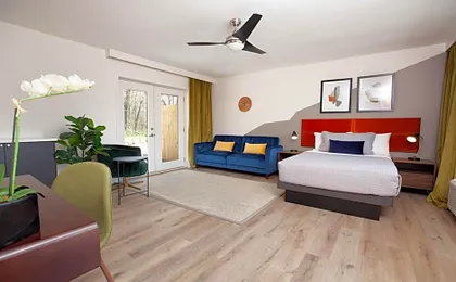 4411 Inn & Suites