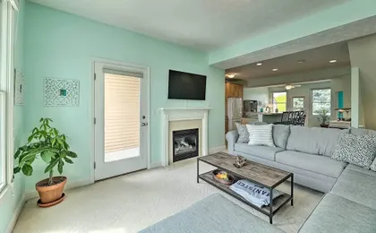 Bright Manistee Condo w/ Beach + Pool Access!