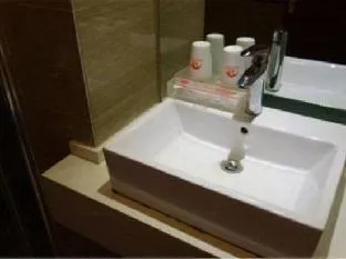 Yiting Four Seasons Hotel (Shanghai Lujiazui Pudian Road Subway Station)