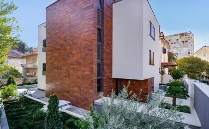 Residence by Vestibul Palace