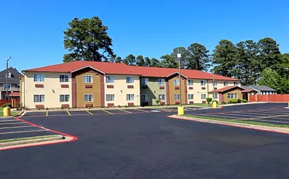 HomeTown Inn & Suites