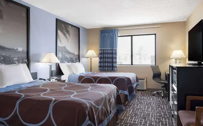 Super 8 by Wyndham Dyersville Near Field of Dreams