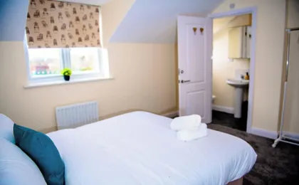 House - Sleeps 7 - Parking - 10min Drive to Centre
