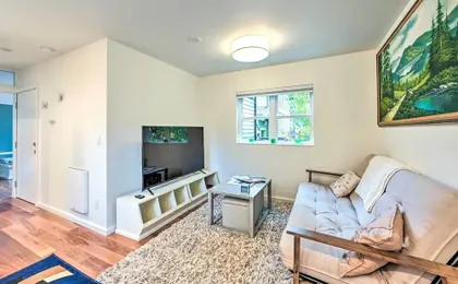 2 Mi to Capitol Hill & Lumen Field! Seattle Escape