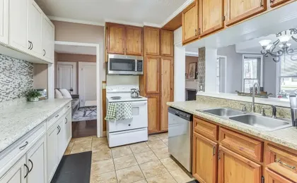 2 Mi to UA! Family-friendly Getaway w/ Patio