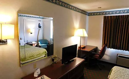 Days Inn by Wyndham Lexington NE