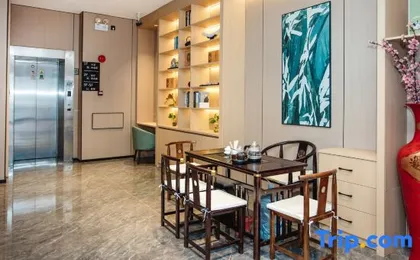 GreenTree Inn Express Hotel (Shanghai Songjiang Sijing Subway Station)