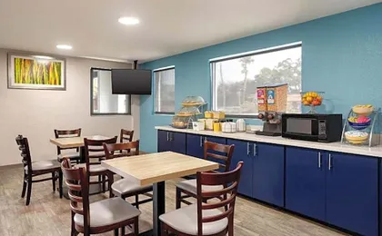 Days Inn by Wyndham Apopka/Orlando