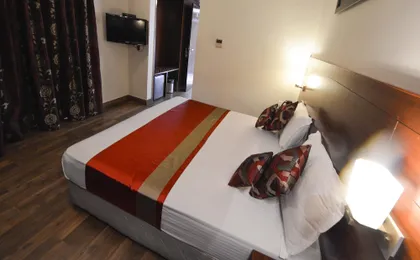 OYO Premium Varanasi Railway Station