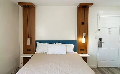 Central Phoenix Hotel