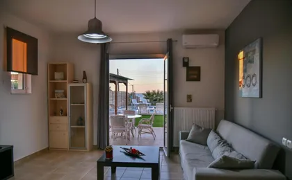 Mariza's Beachfront Apartment with Swimming Pool