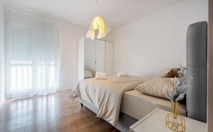 Modern apt With Balcony, 12 min Walk to the Beach