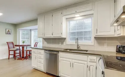 Hike, Golf, Explore: Home 10 Mi to Lake Lanier!