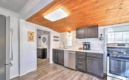 Idyllic Fayetteville Home - Walk to UA Campus!