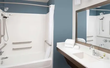 Woodspring Suites Lancaster North