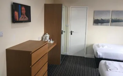 Wave Crest Hotel