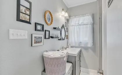 Bright & Fun 3br Cozy Nook 3 Bedroom Home by RedAwning