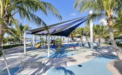 Bahamian Reed by Avantstay Walk to Everything! w/ Community Pool Month Long Stays Only