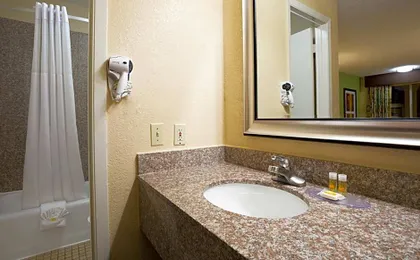 Days Inn by Wyndham Dallas Irving Market Center